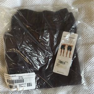 Alo Yoga athletic shorts triumph short oxblood nwt